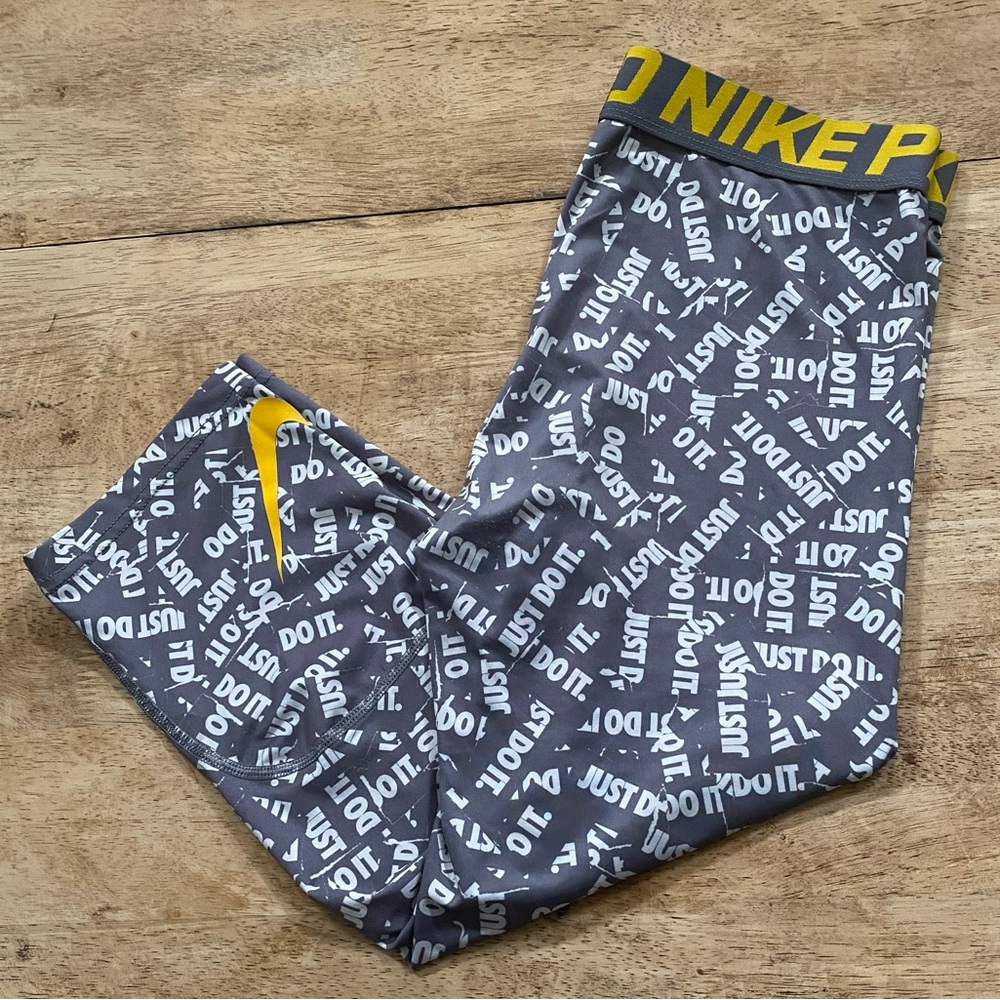 Nike‎ Pro Dri Fit Boy’s Sz XL Gray Just Do It Repeat Logo 3/4 Tights